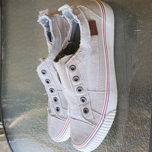Blowfish laceless shoes
